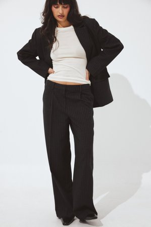 NA-KD Pantalon de tailleur rayé structuré à taille basse - Pantalon taille basse - Gris/Rayé - EU 40