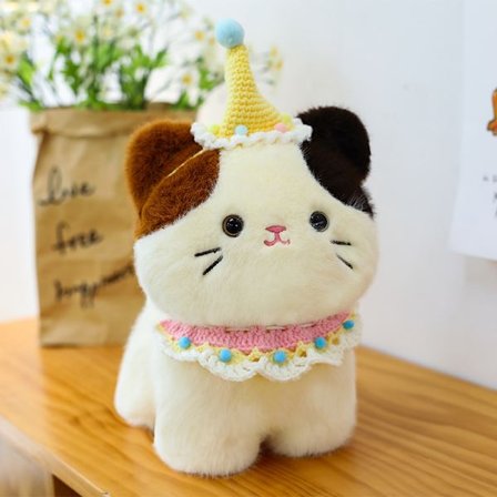 Tegneserie kalico katt plysjleketøy smekkehatt kattunge plysjleketøy bursdagsgave 22cm