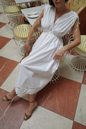 NA-KD - Midikjole i bomull med blondedetaljer - Midikjoler - Hvit - EU 32