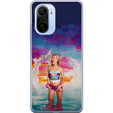 Kompatibel Mobilcover til Xiaomi Mi 11i Blond kvinde i farverigt strandtøj, der leger i havet ved solnedgang