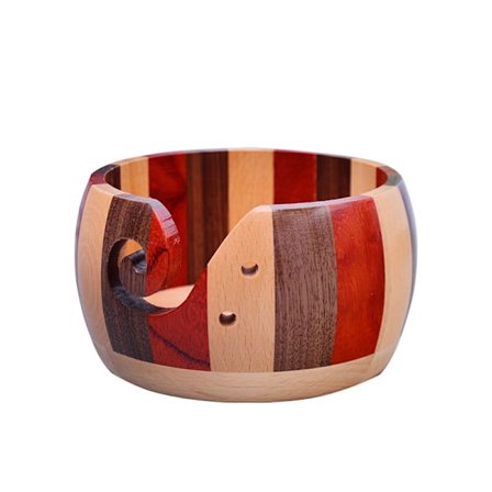 Trefärgad skål med garn, träsål med garn för stickning och virkning