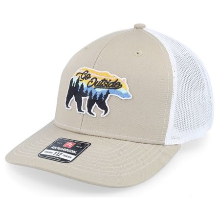 Wild Spirit - Beige trucker Keps - Go Outside Bear Khaki/White Trucker @ Hatstore