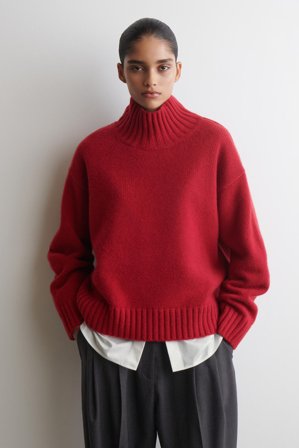 COS Women's Cashmere Funnel Neck Jumper in Red