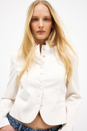 NA-KD Blazer court ajusté effet froissé - Blazer courte - Crème - EU 32