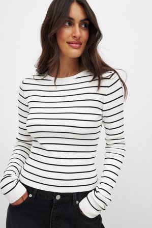 NA-KD Ribbed Knitted Round Neck Top - Strikkede toppe - Stribet - XS