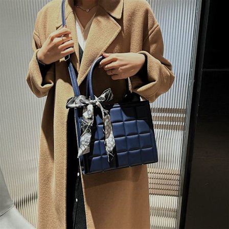 Damväska fyrkantig budväska galler axelväska handväska liten fyrkantig svart präglad väska