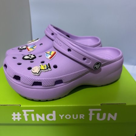 Molnskor för kvinnor sommaren 2025, ny stil utomhus, halkfria tjockbottnade skor med medelhög klack, höjdökande kändis-strandskor för kvinnor, lila