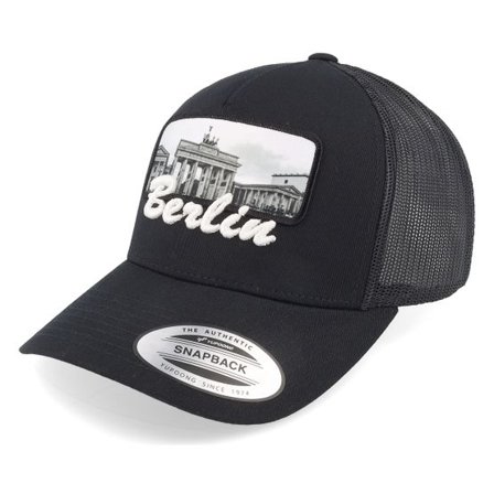 Bacpakr - Svart trucker Keps - Berlin 3d & Patch Black Trucker @ Hatstore
