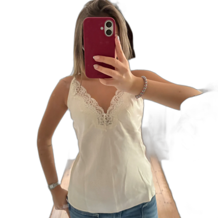 Vit satintopp med spetsdetaljer storlek S