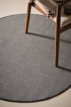 Jotex - Rund Utomhusmatta ø 120 Cm Polypropylen Svart Enfärgat PETRA - Köp Utomhusmattor hos Jotex