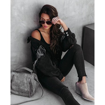 Avslappet denimjakke med frynser for kvinner Black
