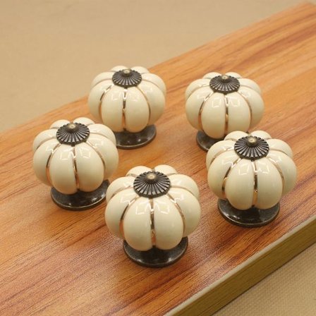 Sett med 5 vintage europeisk stil keramiske møbler formet som gresskar