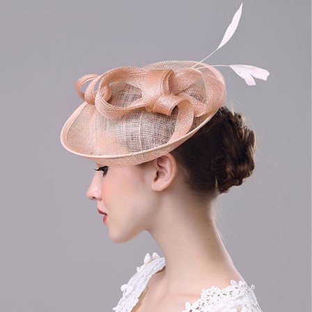 #Hovedetui med sløjfe og fjer stråhat (1-stk) lejlighedshat#