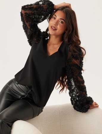 Bubbleroom 3D Floral Sleeve V-Neck Top - Black - 32-34
