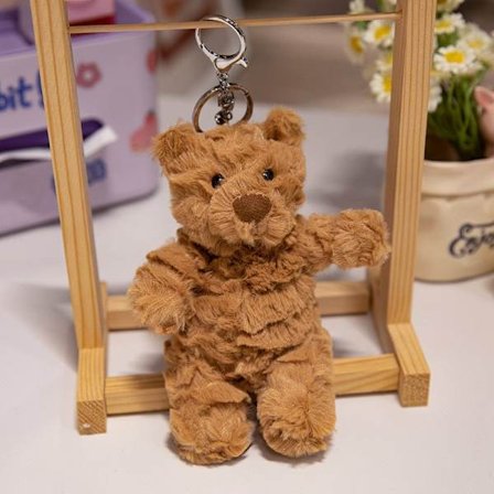 Jellycat serie plyslegetøj, støvpose charms, Barcelona bjørn, aubergine, croissant, West Highland charms