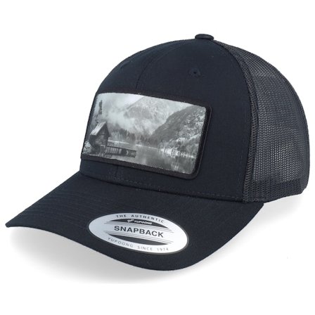 Hunter - Zwart snapback Cap - Fishing Hut Wide Patch Retro Black Trucker @ Hatstore