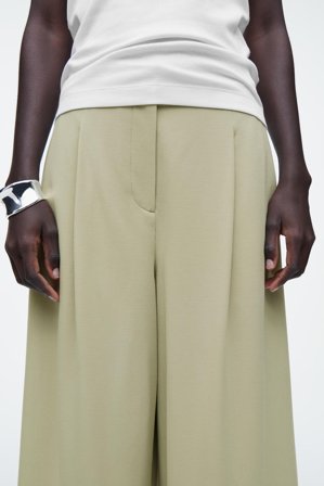 COS Women's Pantaloni Cropped A Gamba Larga in Verde
