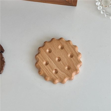 Naturlig Træcoaster med Bølget Kant og Runde Huller