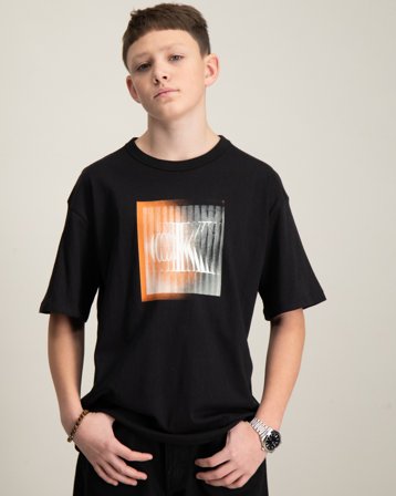 Calvin Klein LARGE SHIFTED CK SS T-SHIRT Schwarz T-Shirts Jungen - Kids Brand Store