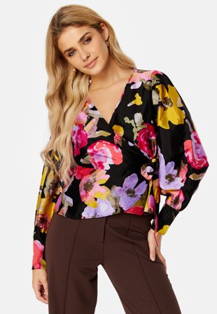 VERO MODA Kata Ree LS Wrap Top Black AOP:Kata Klær