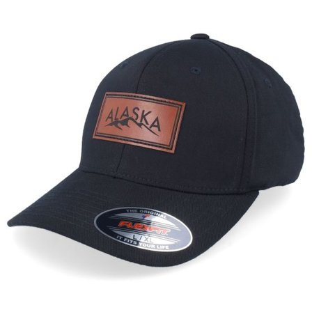 Wild Spirit - Svart flexfit Keps - Engraved Alaska Mountain Box Patch Black Flexfit @ Hatstore