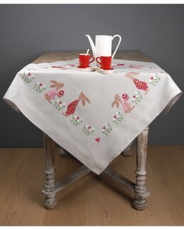 Stickpackung Tischdecke Hasen zwischen Tulpen