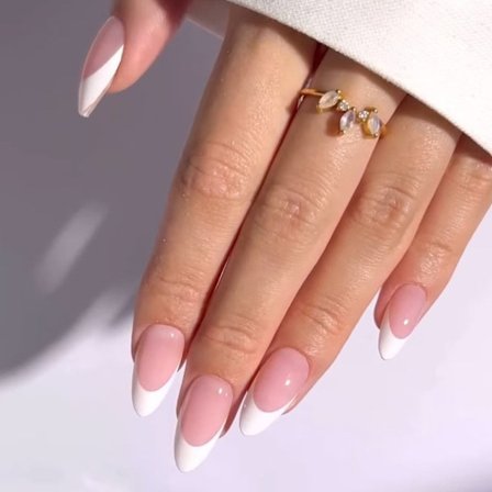 24x Korte Mandelformede Kunstige Negle Fransk Tip Akryl Negle Elegant Tryk-på Negle