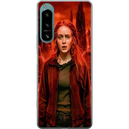 Kompatibelt Mobilskal till Sony Sony Xperia 5 IV Porträtt av en ung kvinna med rött hår i en apokalyptisk landskap, röda blixtar och mörka klippf