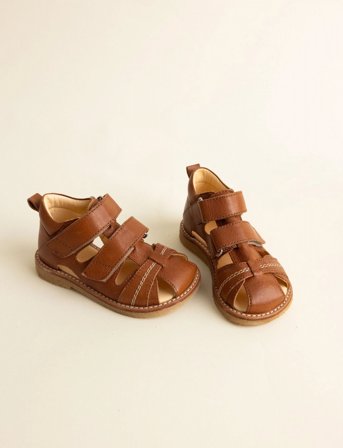 ANGULUS Sandals - Flat - Closed Toe - Brown - 22