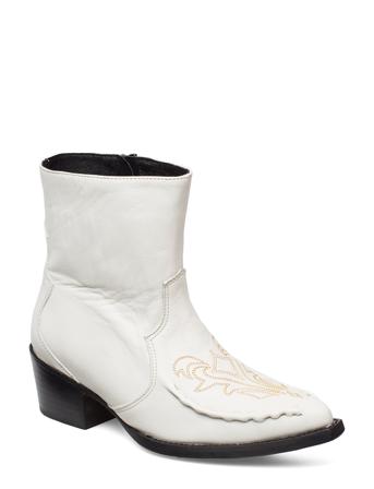 Emeliagz Boots Ao19 White Gestuz