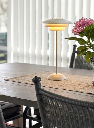 Epsilon oppladbar bordlampe H37 - hvit