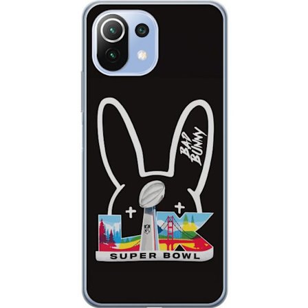 Kompatibel Mobilcover til Xiaomi Mi 11 Lite Bad Bunny portræt med åben skjorte, tatoveringer og krøllet hår i stilfuld modefotografering