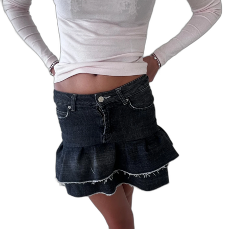 Mörk jeanskjol med volang