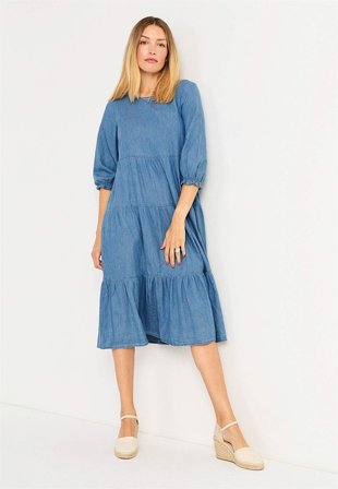 Cellbes of Sweden - Denimkjole med volanger i lys blå / denim for damer i størrelse 58/60