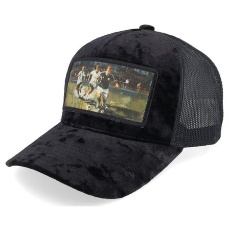 Calza Pennello - Svart trucker Keps - Playing Football Velvet Black A-Frame Trucker @ Hatstore