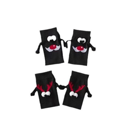 Mysiga julstrumpor - Kvinna och tomte håller hand i hand