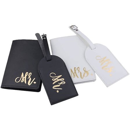 2 Sett med Mr & Mrs Bagasjetagger og Lærpassholder Bryllupsbagasjetagger