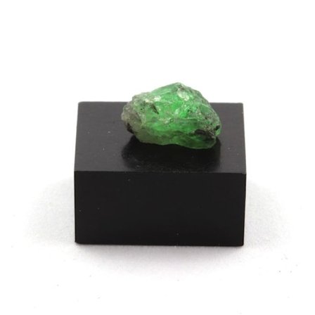 Stenar och mineraler. Tsavorite granat. 5,46 ct. Manyara-regionen, Tanzania.
