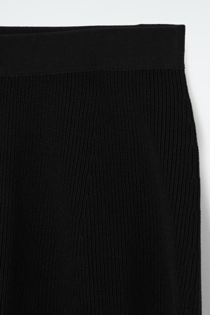 COS Women's Bermuda In Maglia A Coste in Nero