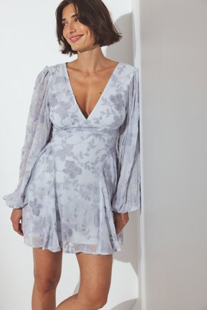NA-KD Embroidered Chiffon Long Sleeve Mini Dress - Blomstrede kjoler - Blå - EU 38