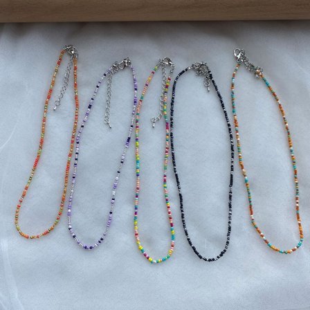 Delikata pärlhalsband för flickor och kvinnor, fem halsband i