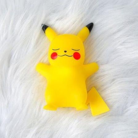 1 Pack Söt Pikachu Nattlampa Sängprydnad Barnens Semestergåva till Vänner, Bästa Vänner, Klasskamrater Sovande Fyrbenta Pikachu