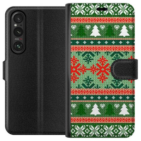Sony Xperia 1 V Plånboksfodral Julinspirerat stickmönster i rött, grönt och vitt med snöflingor, hjärtan och granar som skapar klassisk och mysi