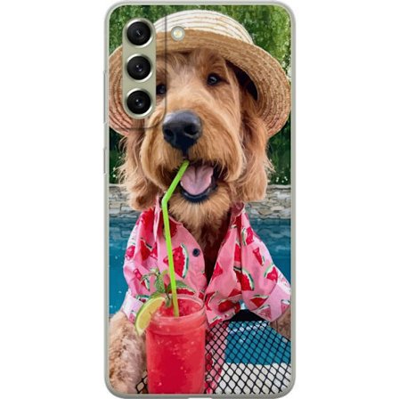 Kompatibelt Mobilskal till Samsung Samsung Galaxy S21 FE 5G Sommarhund dryck motiv med glad hund i hatt och rosa skjorta som dricker en smoothie vid p