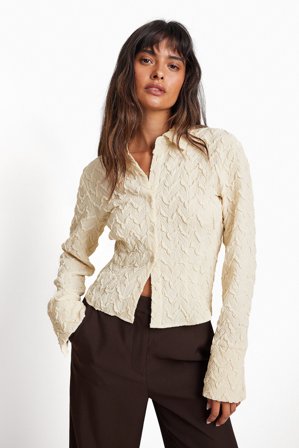 NA-KD - Strukturert tettsittende skjorte med lange ermer - Kontorklær - Offwhite - EU 44