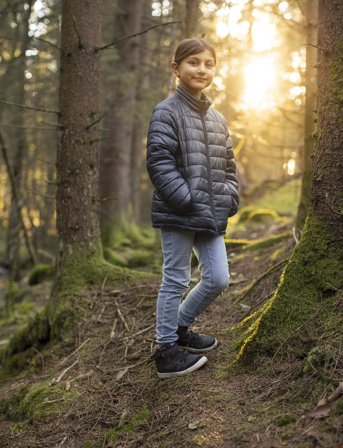 Leaf Sandvik - Black - 28 x 18.1