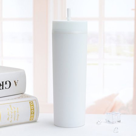 Fargerik plastikk sugerørkopp Komfortabelt grep Stor kapasitet Hvit 16oz