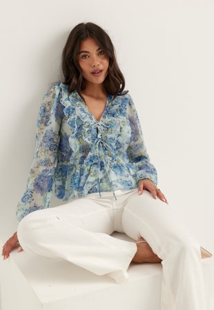 ONLY - Onlvictoria Ls Frill Top Wvn - Cloud Dancer AOP:BLUE FLOWERS
