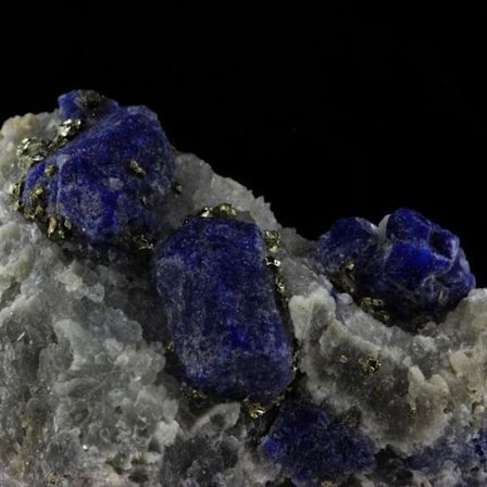 Kivet ja mineraalit. Lasuriitti. 525,0 senttiä. Sar-e Sang, Badakhshanin maakunta, Afganistan.