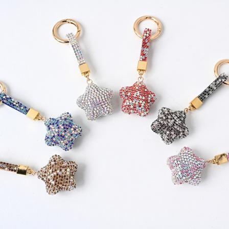 1 Pakk Rhinestone Stjerne Nøkkelring med Duske Dame Nøkkelringer for Vesker Sjarmarmring (Tilfeldig Farge)